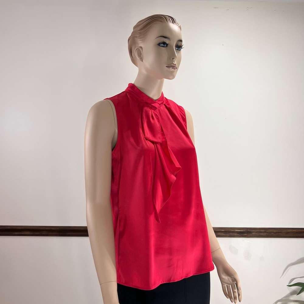 7th Avenue Design Studio NY&Co. sleeveless satin look top.